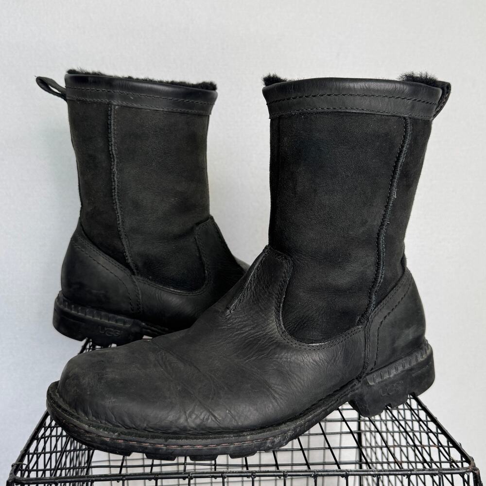 UGG Hartsville 5626 Black Leather Sheepskin Pull On Winter Boots Men’s 10